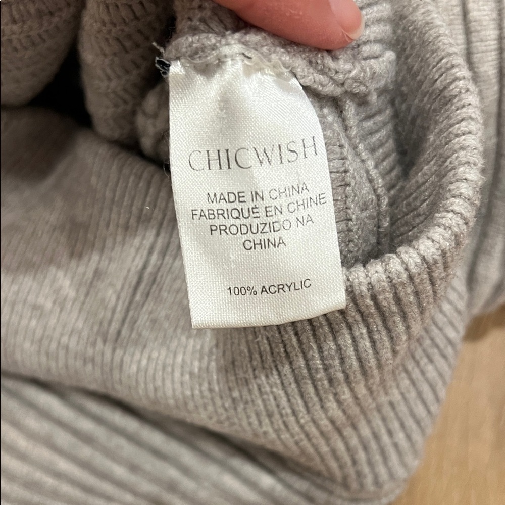 Gray Ribbed Turtleneck Sweater - Picture 2 of 3